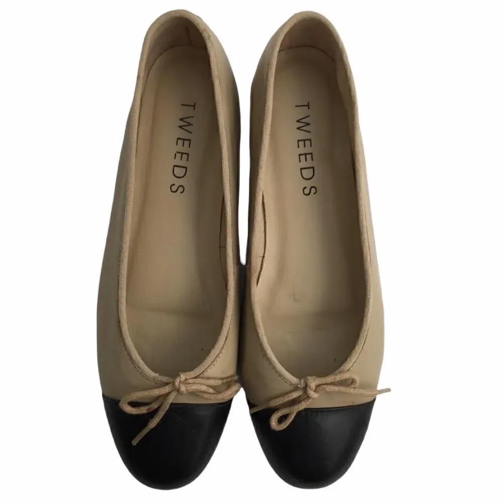 Tweeds Made in Brazil Two-Tone Ballerina with Front Bow Shoes in Size 7.5B